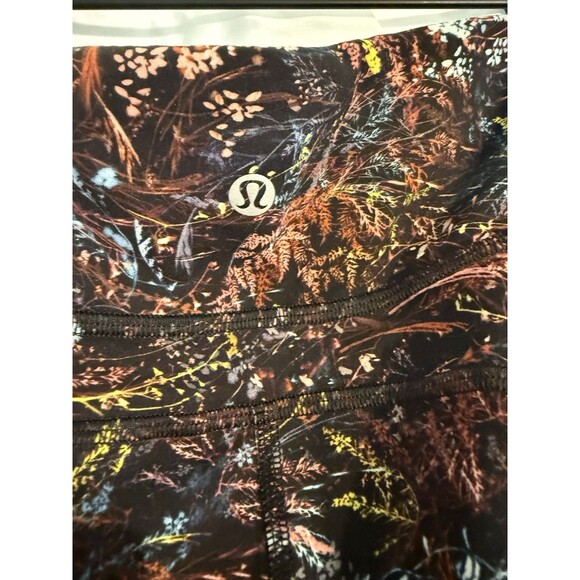 Lululemon Women's Size 6 Invigorate High-Rise Tight 23" Foliage Overlay Multi - Picture 3 of 5